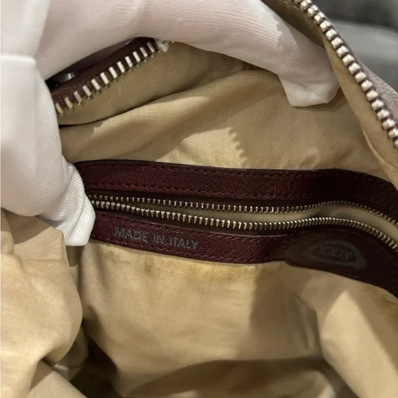 Tod’s Leather Shoulder Bag - Picture 10 of 15